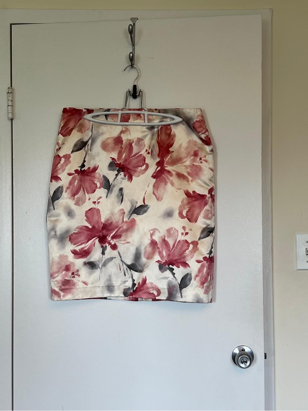Jones New York Pink and Gray Floral Pencil Skirt